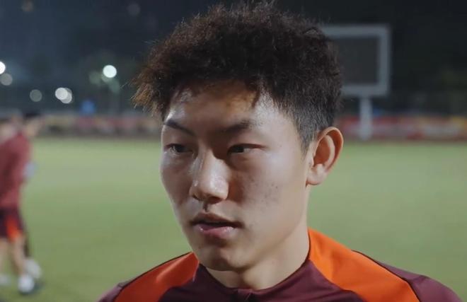 史松宸:我有半年没踢比赛,U23的比赛让我自信心有很大提高