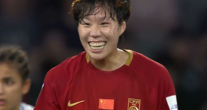 中国女足艰难领先！邵子钦爆射破门，亚洲杯第2球，王霜助攻